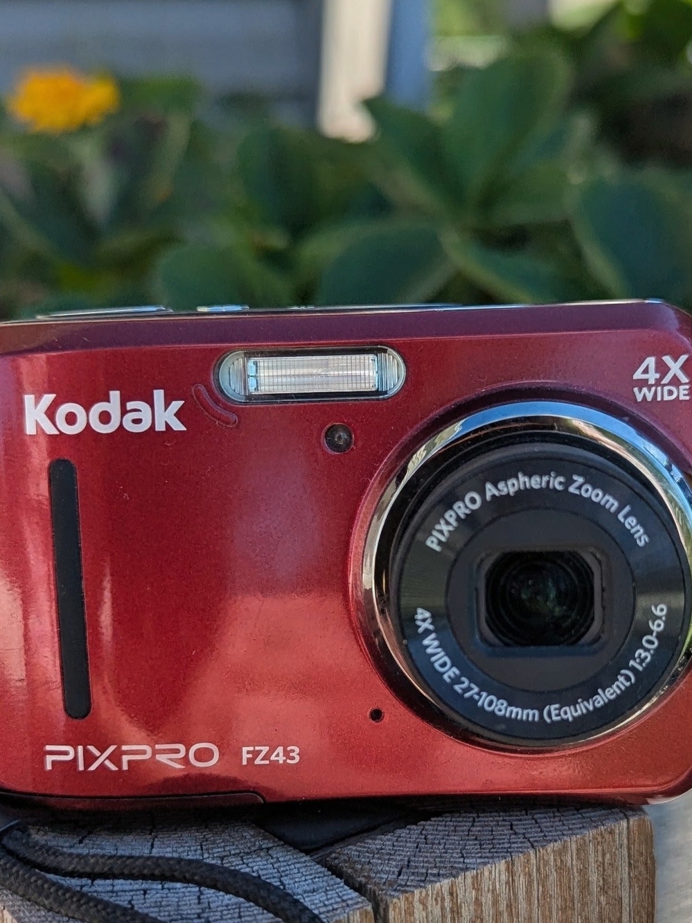 Kodak red PIXPRO FZ43 Compact Digital Camera